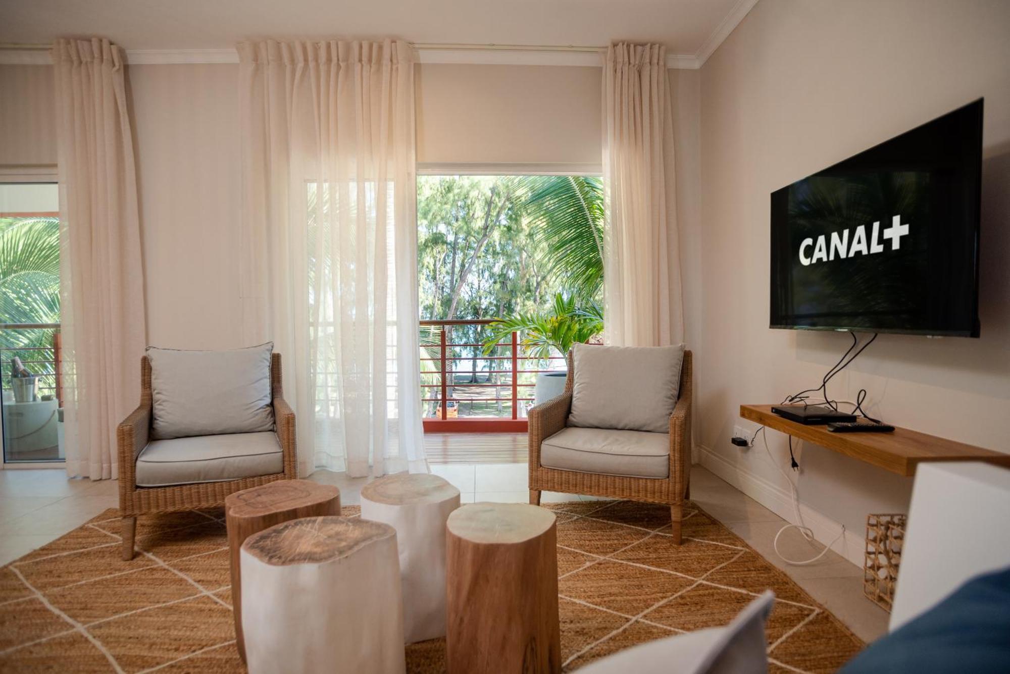 Blue Coral Beachfront Penthouse Flic-en-Flacq Exteriér fotografie